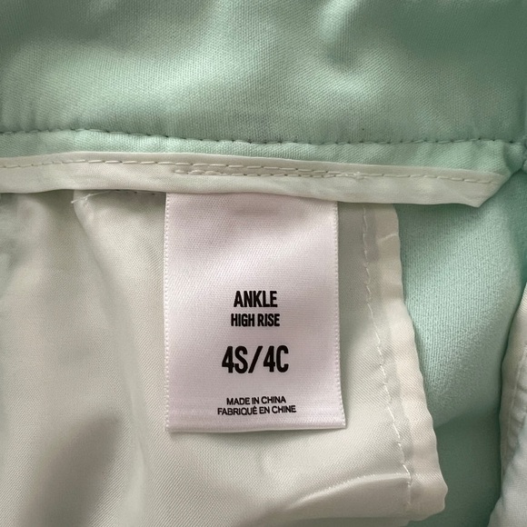 Mint green women’s ankle trousers from Express. Size 4 short - Picture 4 of 5